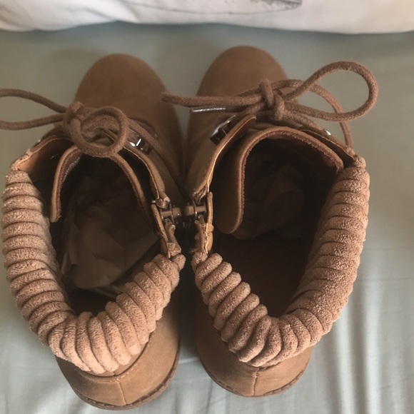 R2 Brown/tan wedge platform lace up & zip up rounded toe, ankle booties size 8.5 - Picture 4 of 11